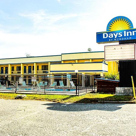 戴斯小河酒店 利特尔里弗 外观 照片